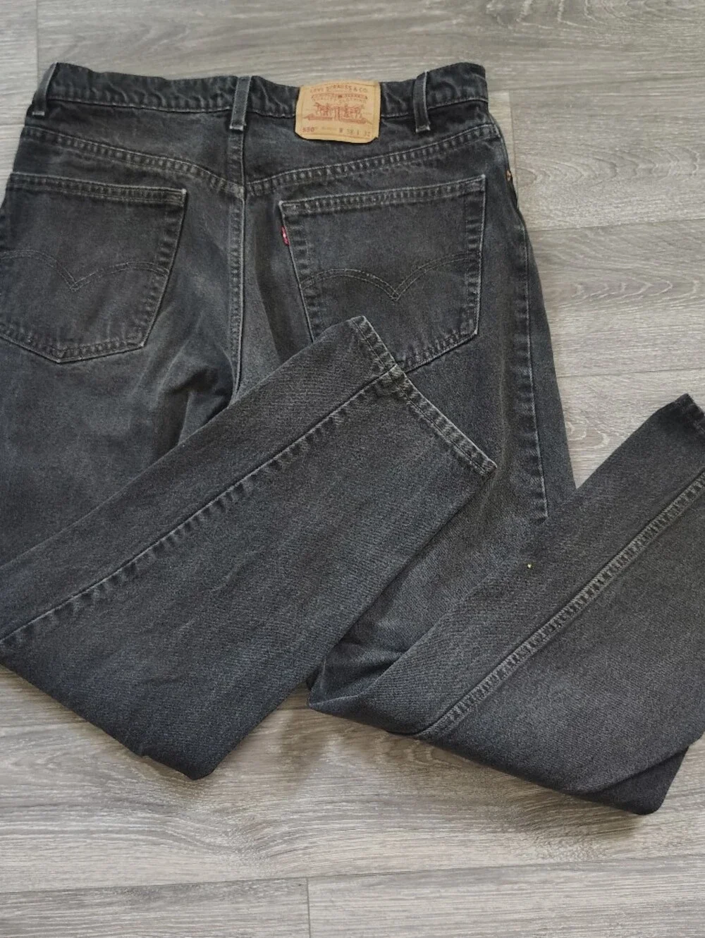 Vintage 90s Levi's 550 black denim jeans 38X32